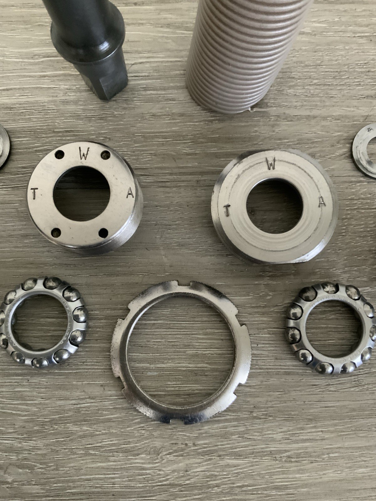 SPECIALITES TA BOTTOM BRACKET BRITISH THREADED 68-121 MM