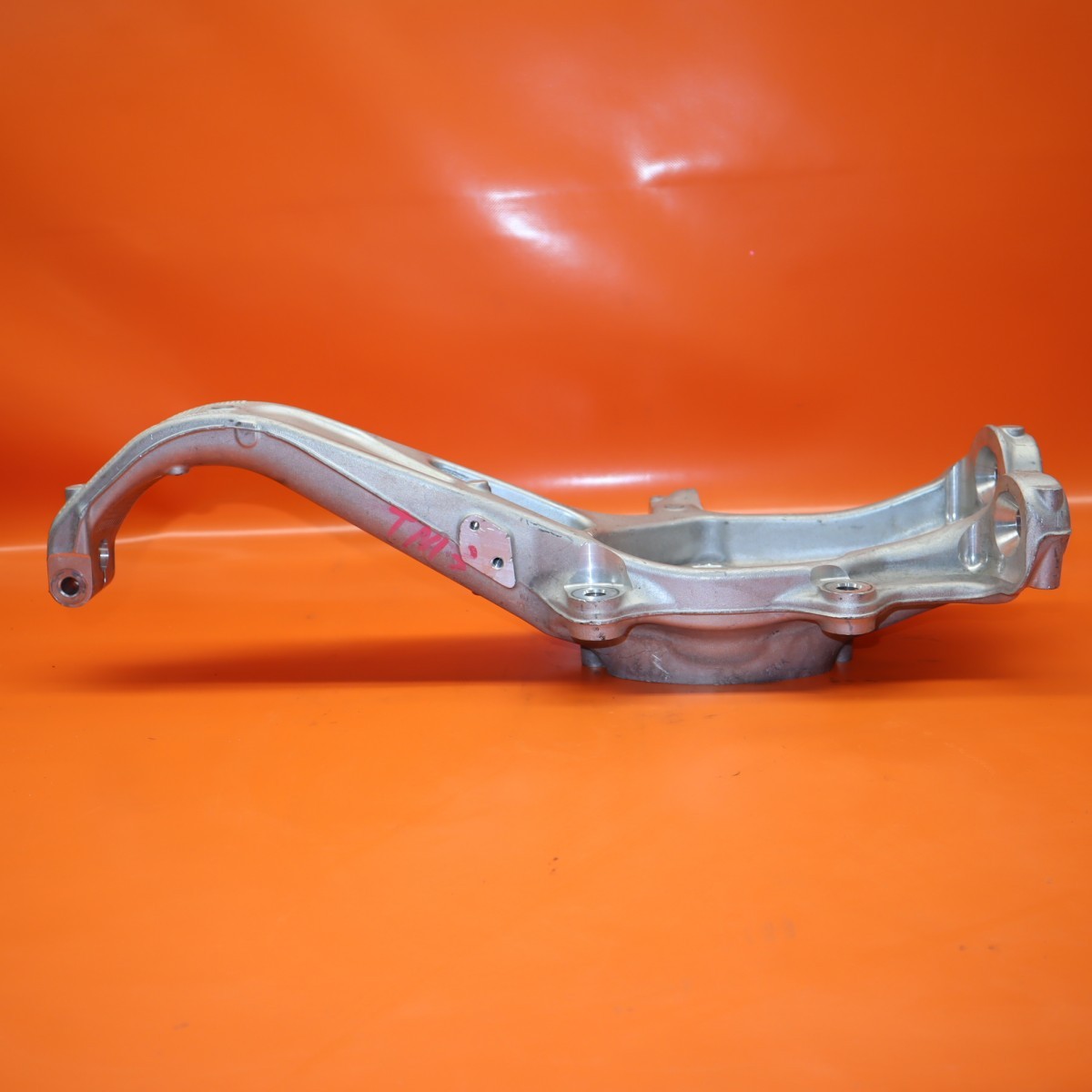 TESLA MODEL 3 KNUCKLE LEFT FRONT DRIVER 2017-2021 2022 2023 1044311-00-E RWD OEM