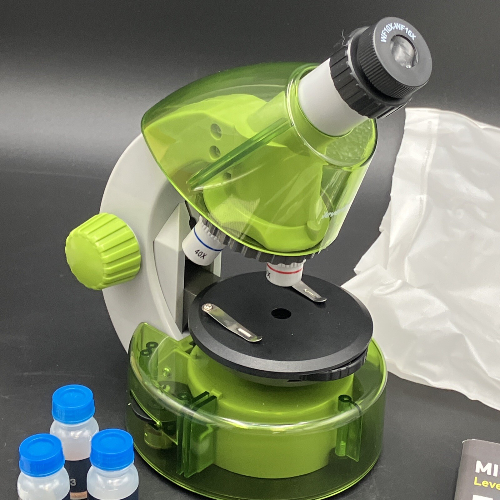 Levenhuk Microscope LabZZ M101 Zoom 640X Green