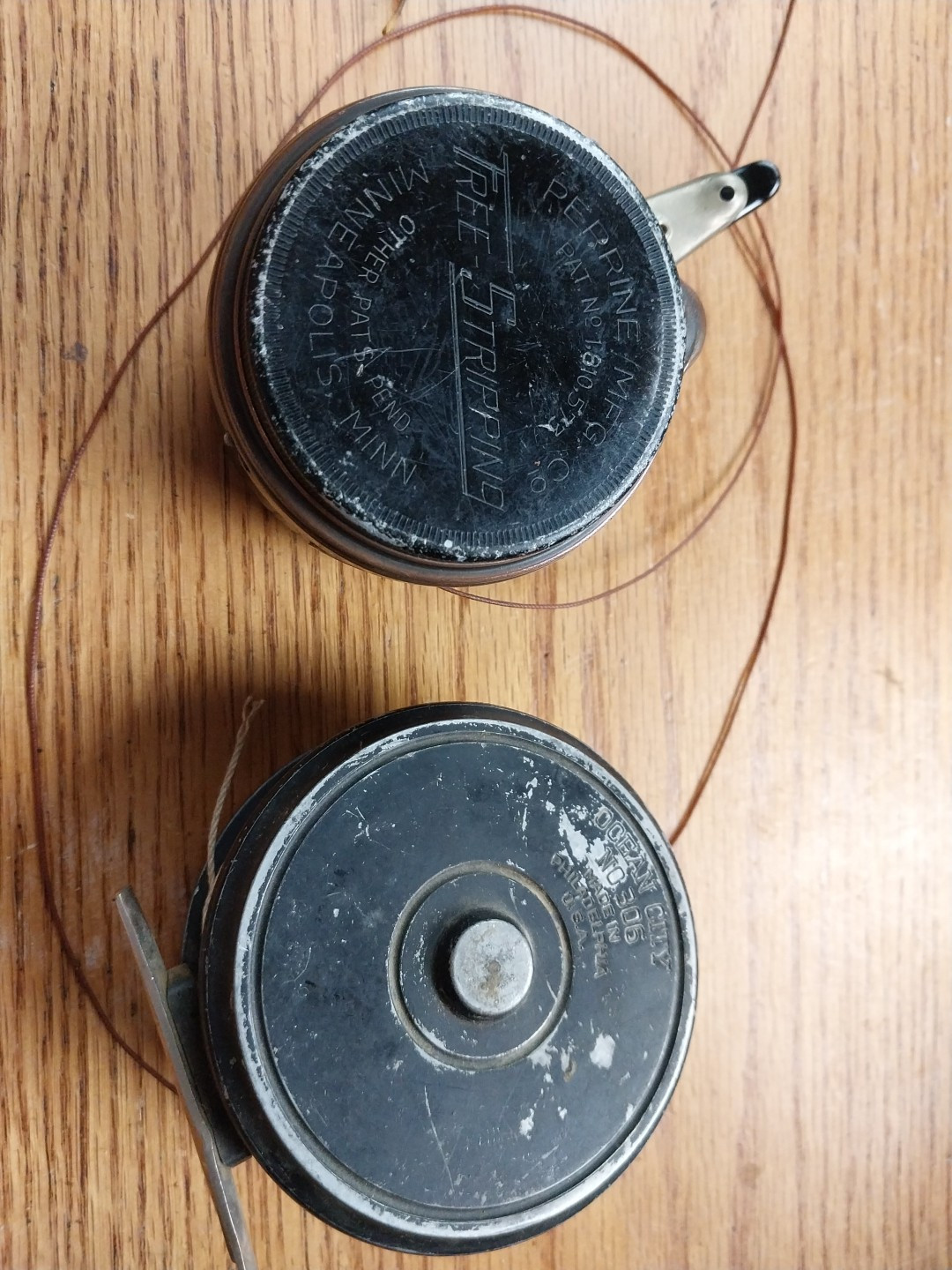 Vintage fly-fishing reels lot of 2 working/ nonworking 1 Hand/1 Auto retrieve