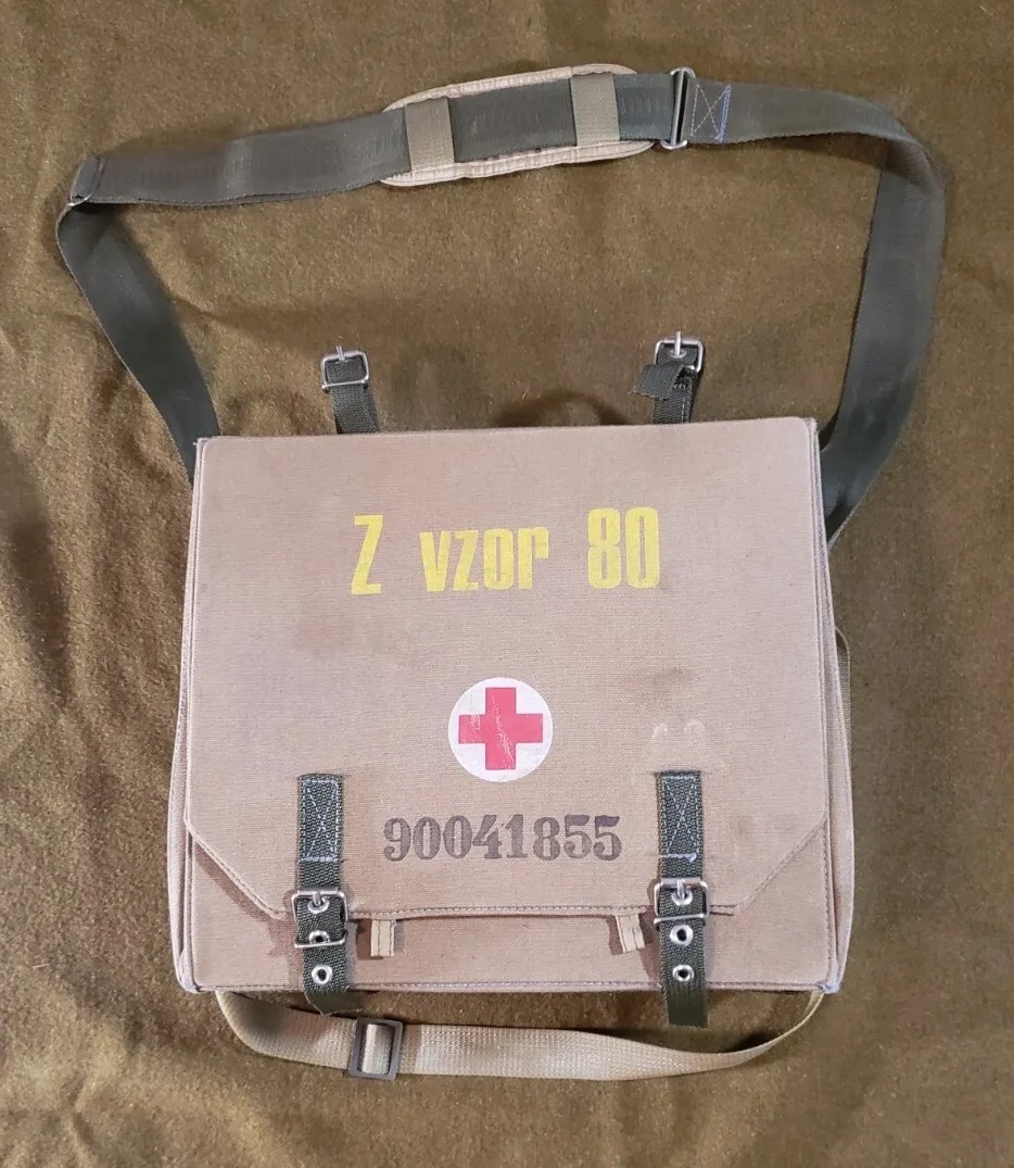 MILITARY CZECH ARMY Z vzor 80 FIRST AID KIT GREEN SHOULDER STRAP BAG
