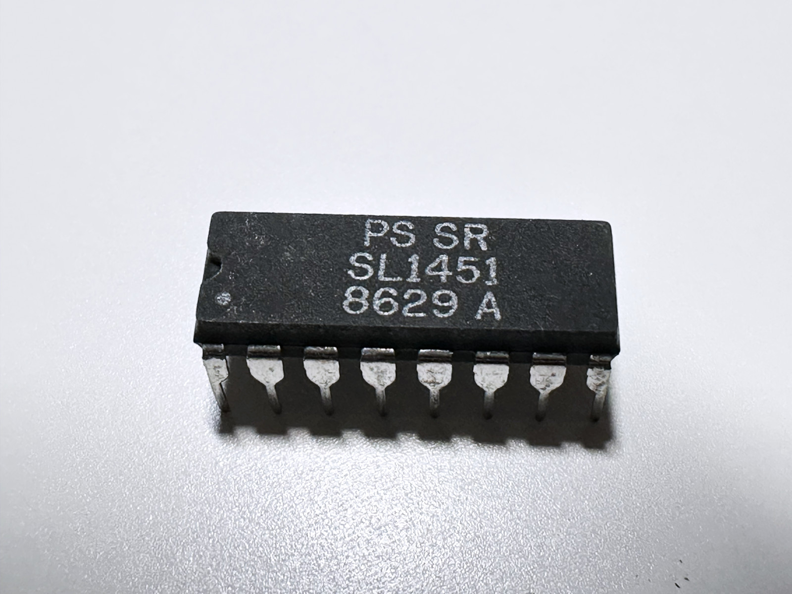 SL1451 PSSR Wideband PLL FM Detector for Satellite TV 300MHz to 700MHz DIP-16