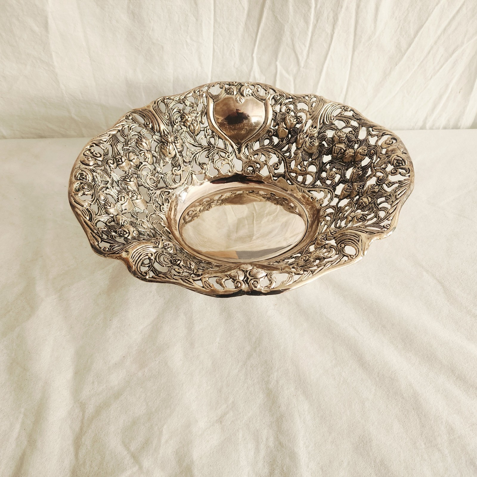 Silverplate Metal Centerpiece Bowl Intricate Pierced Openwork Design Roses