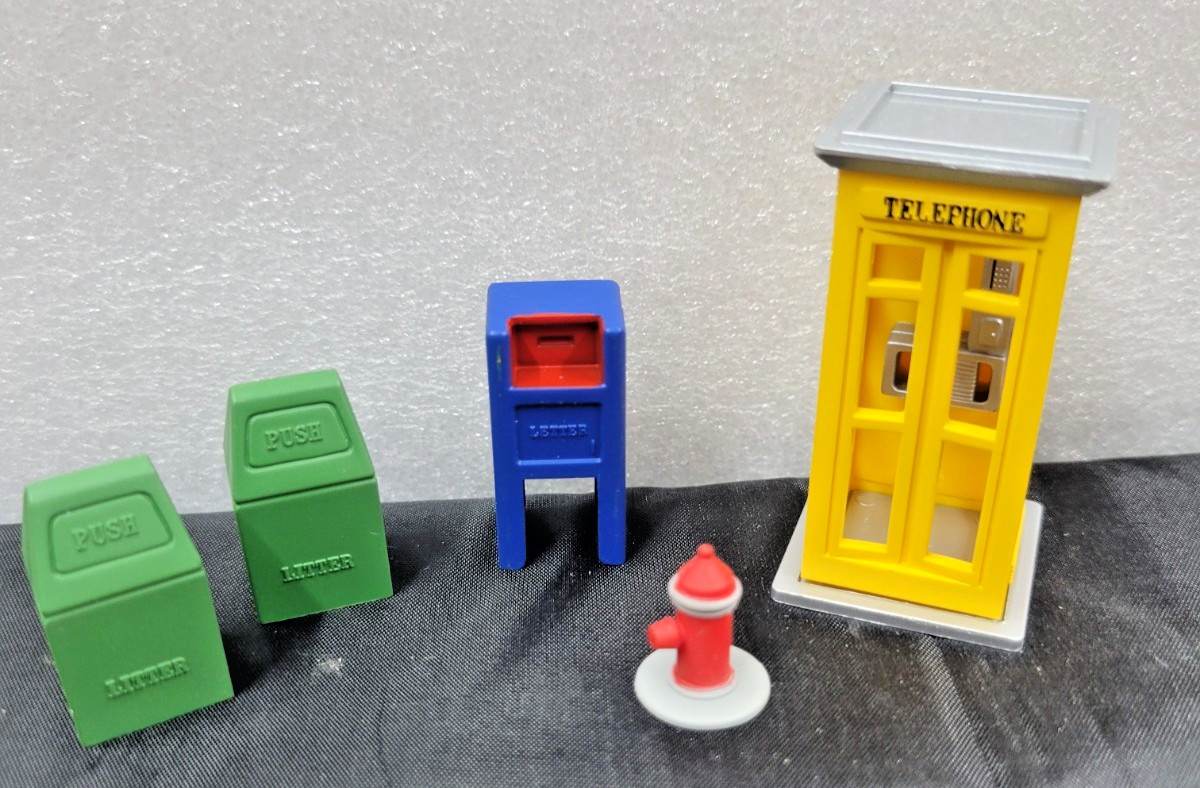 5 PLASTIC PAINTED SCENERY DETAIL TELEPHONE BOOTH MAILBOX FIRE PLUG TRASH CANS