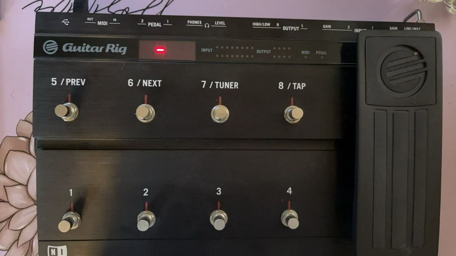 Native Instruments Rig Kontrol Guitar Preamplifier & Foot Controller for Guitar