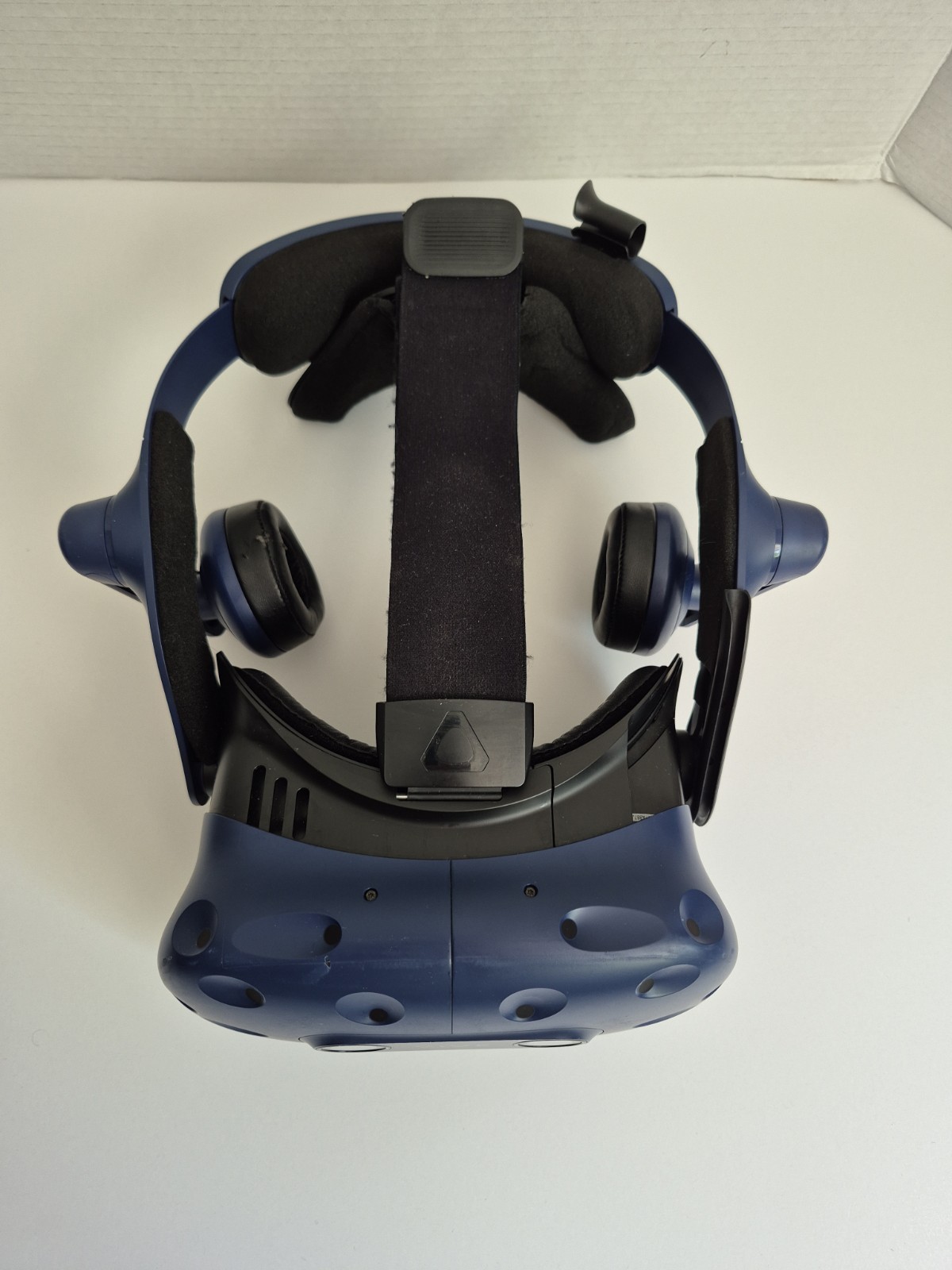 HTC VIVE Pro VR Headset Kit (Headset, Link Box, Cables & Controllers)
