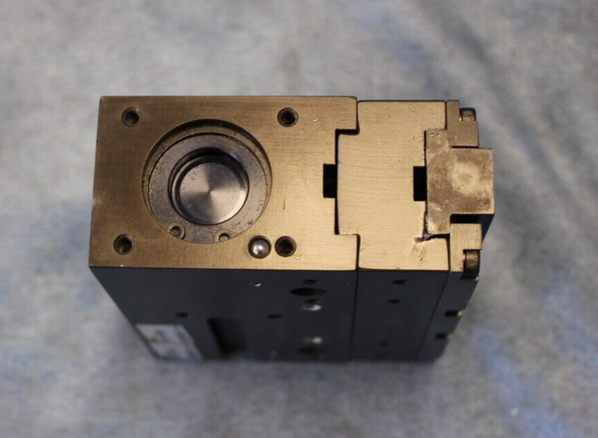 New Old Stock PHD GRC132-2-0001 Pneumatic Parallel Gripper