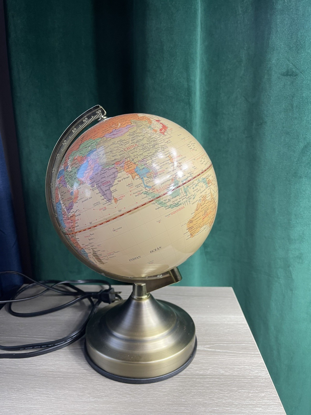 Vintage Fucashun Lighted Globe Lamp Touch Light