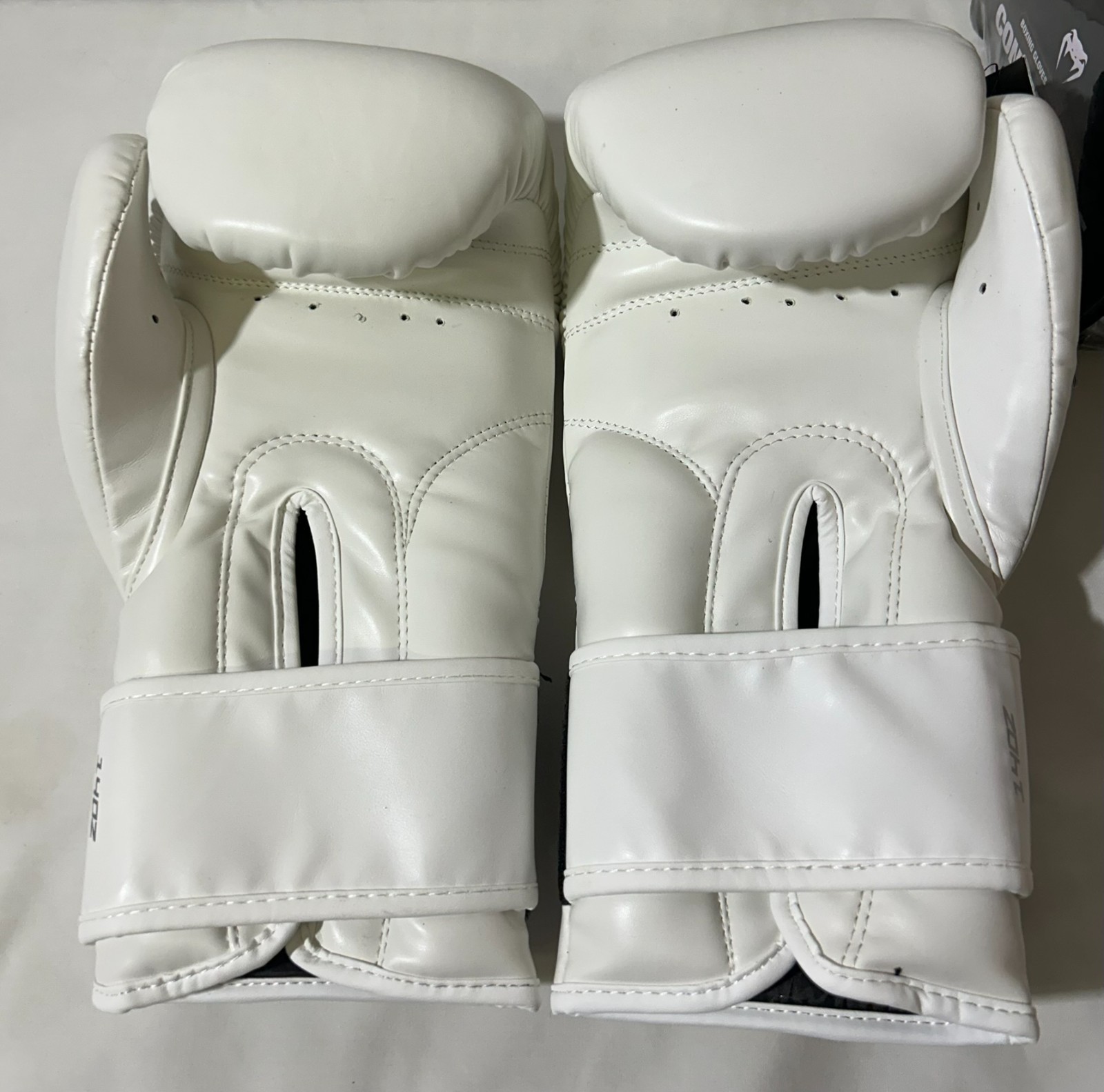 NEW Venum Contender 1.5 14 oz white/silver boxing gloves