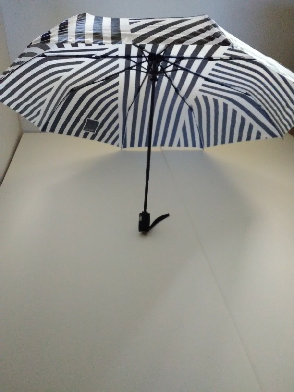 1 pc Dolce Vita fine quality Automatic Open/Close 3 Fold Compact Umbrella Unisex