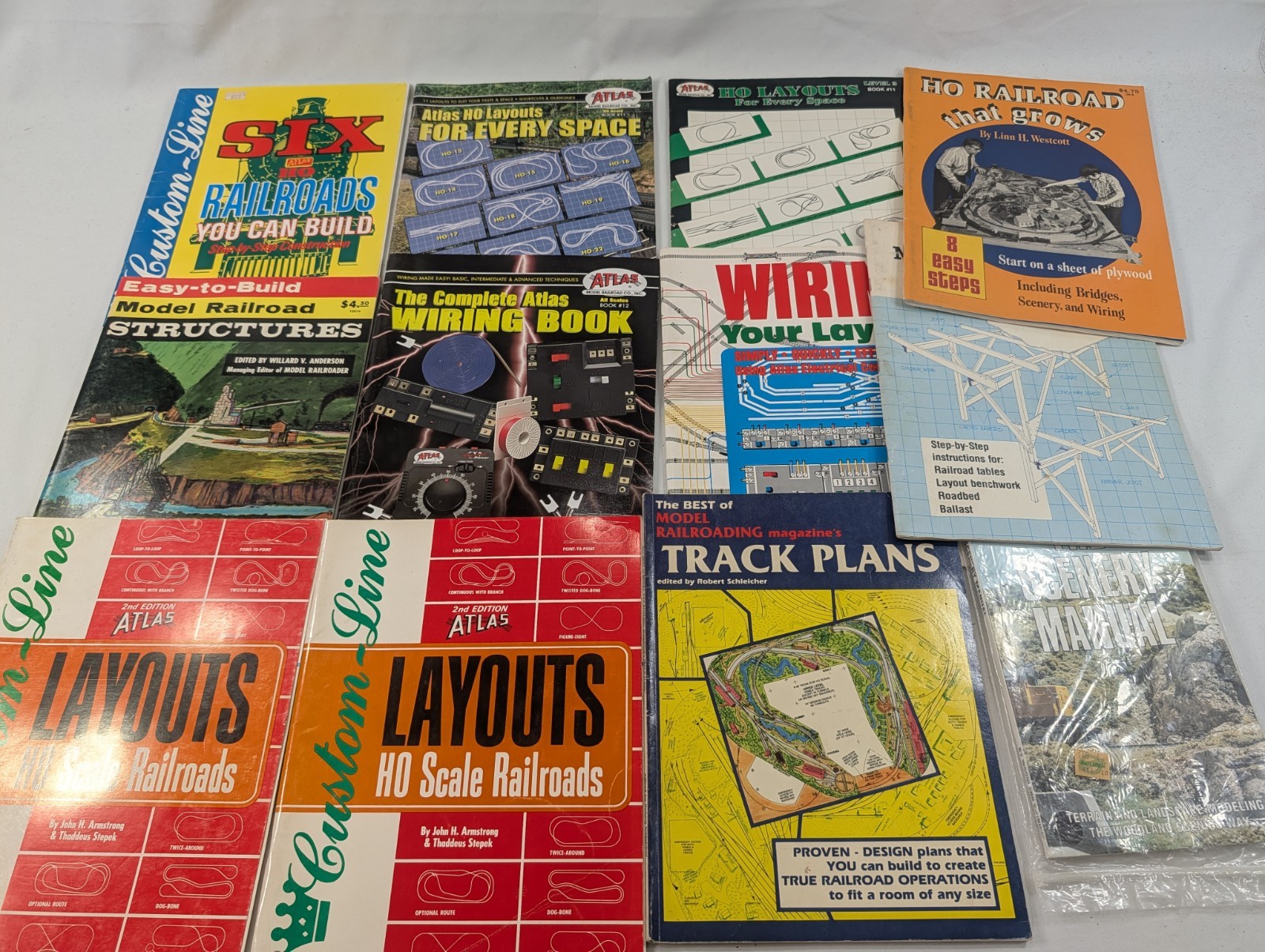 AMERICAN FLYER,LIONEL ATLAS AND MORE PAPERBACK TRAIN BOOKS 12 Total