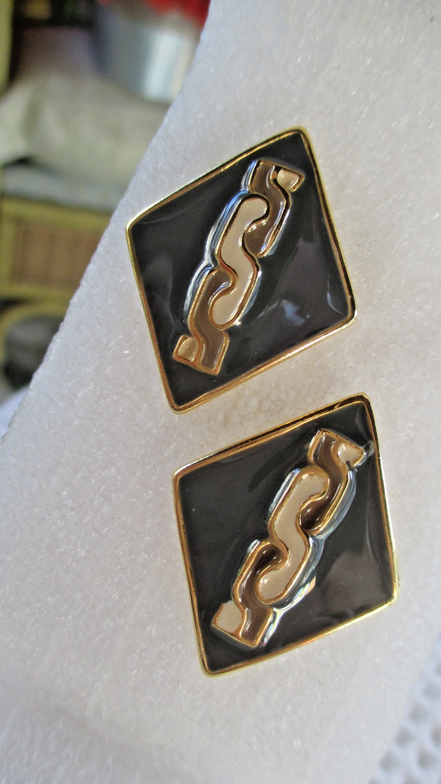 VINTAGE/RETRO GRAY & CREAM ENAMEL PIERCED EARRINGS