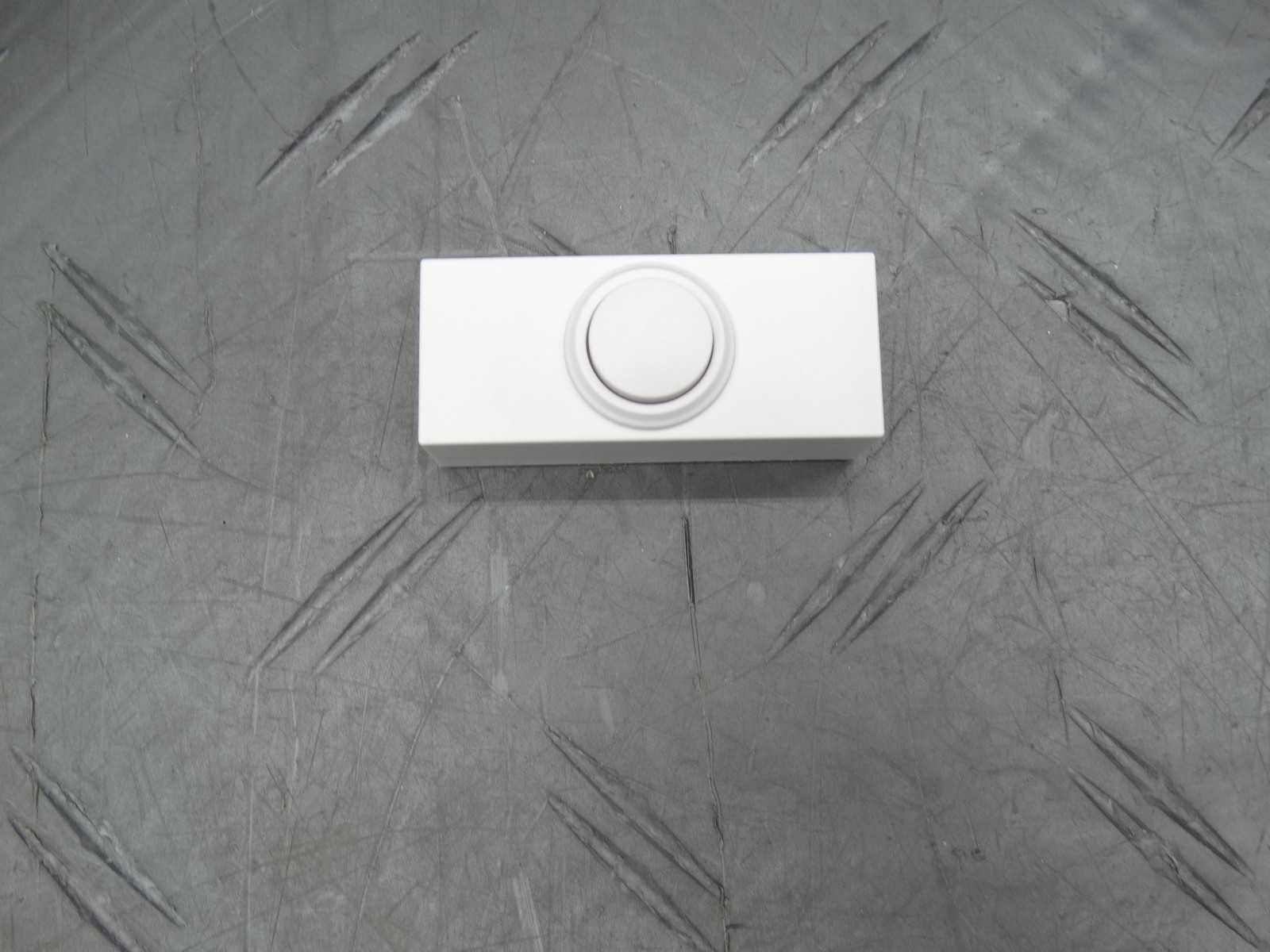 Defiant Wireless Doorbell Kit Chime & Push Button 18000315