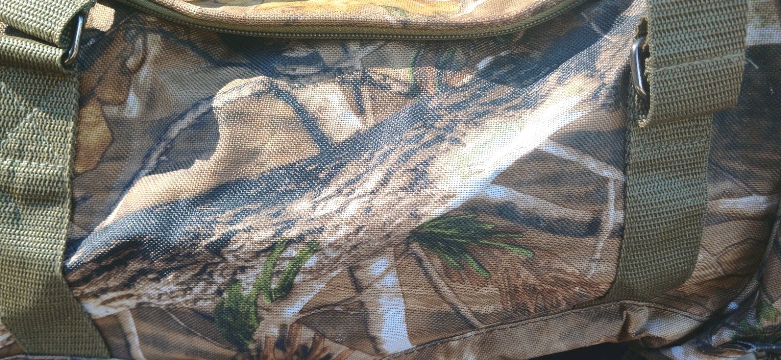 Large Camouflage Polyester Duffel Bag w/ Shoulder Strap & Carry Handle