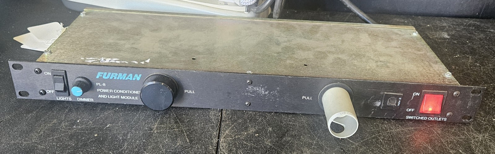 Furman PL-8  Power Conditioner and Light Module