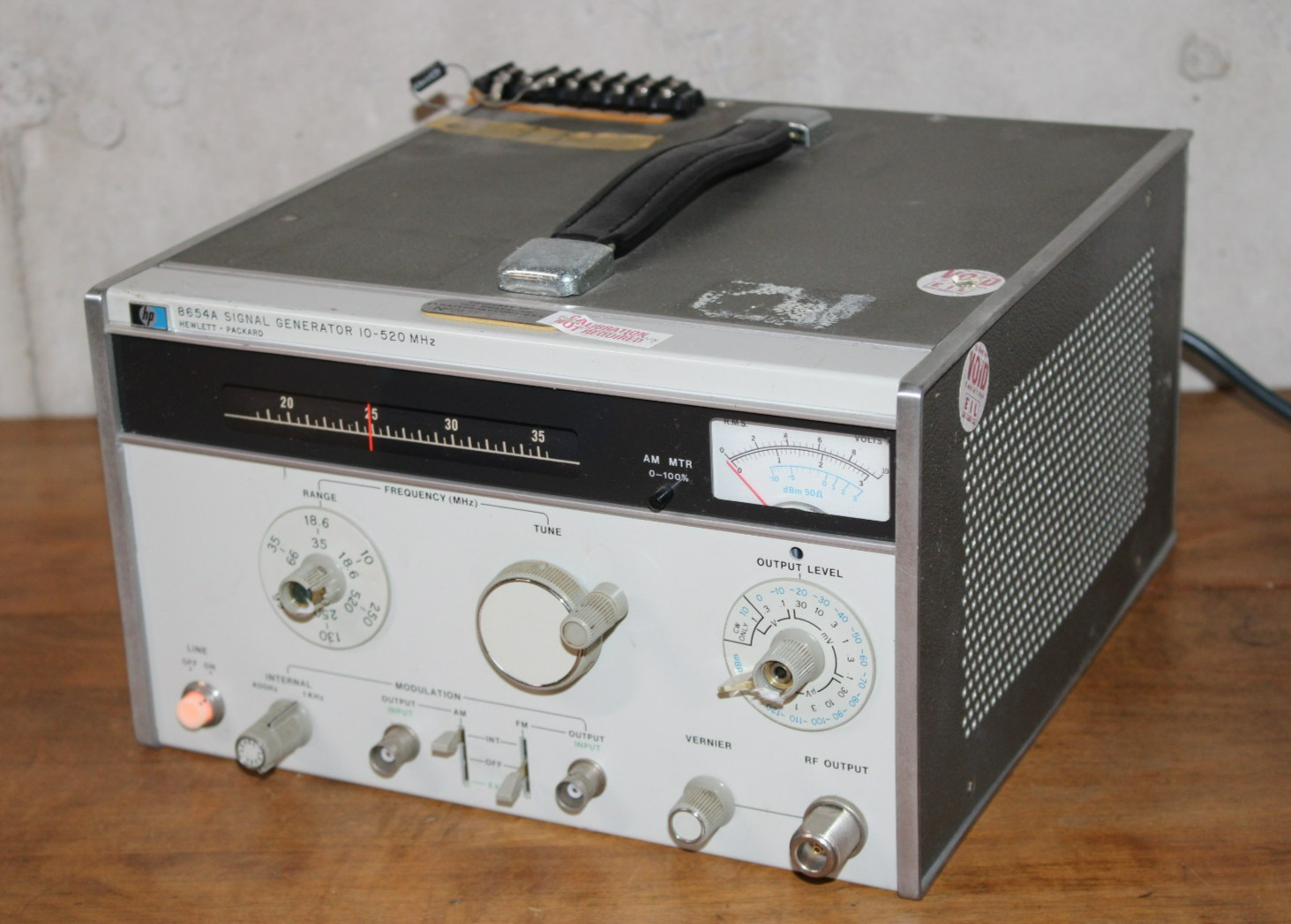 HP  Hewlett Packard 8654A Signal Generator