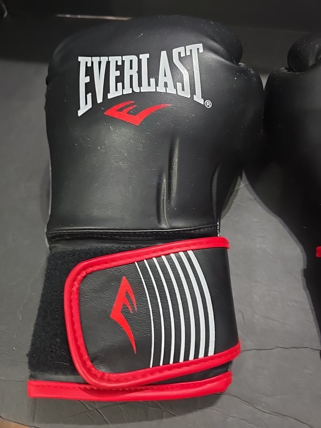 EVERLAST CORE Training Boxing Gloves Boxing Gloves (BLACK / RED) - 12oz