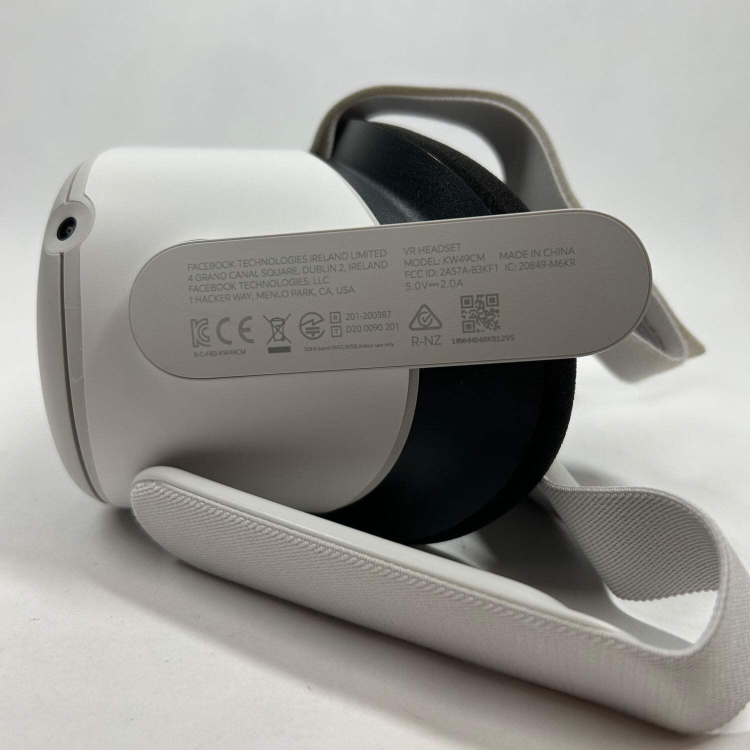 Oculus Quest 2 256GB VR System KW49CM