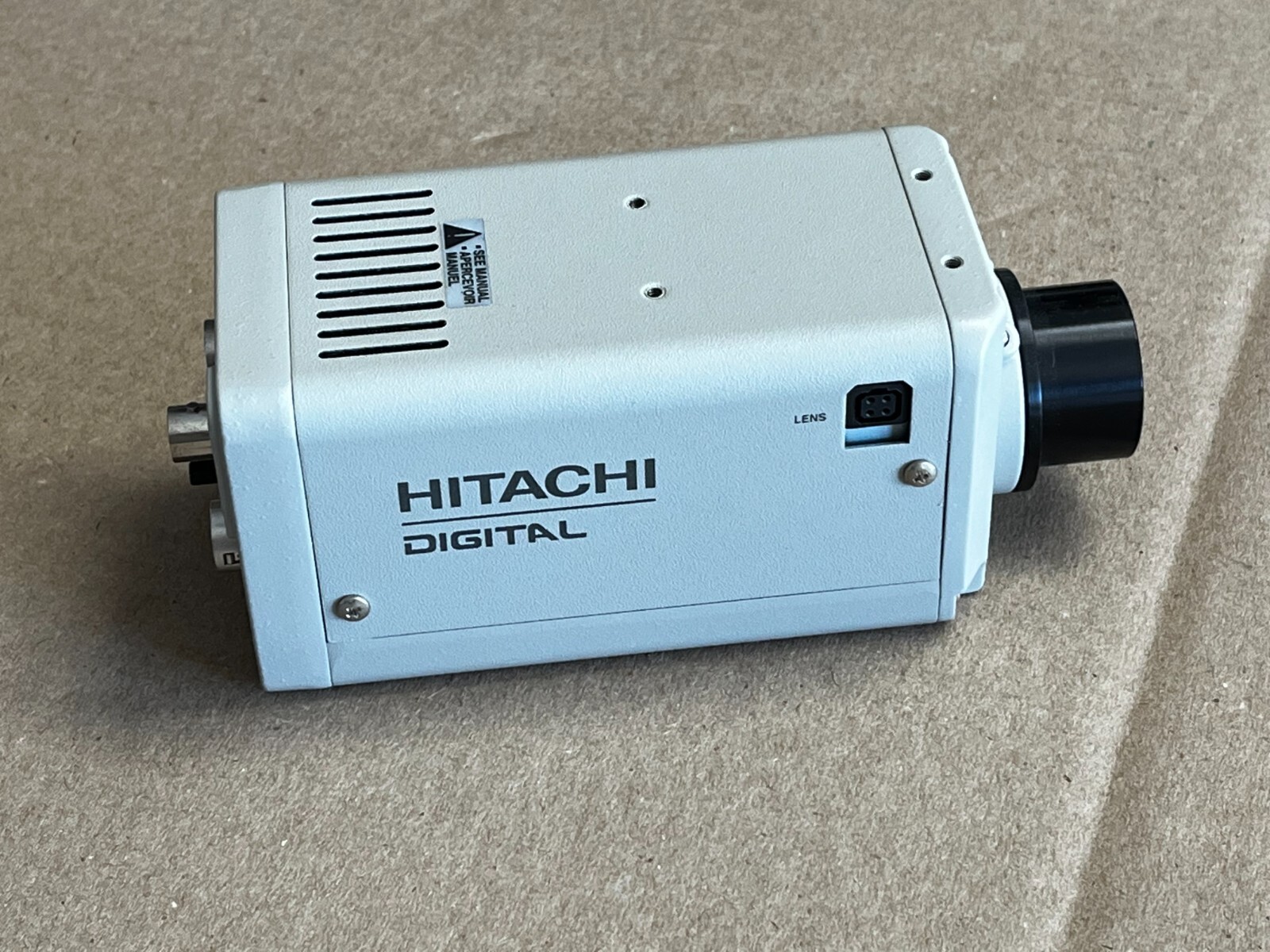 Hitachi KP-D590P CCD Color Video Camera