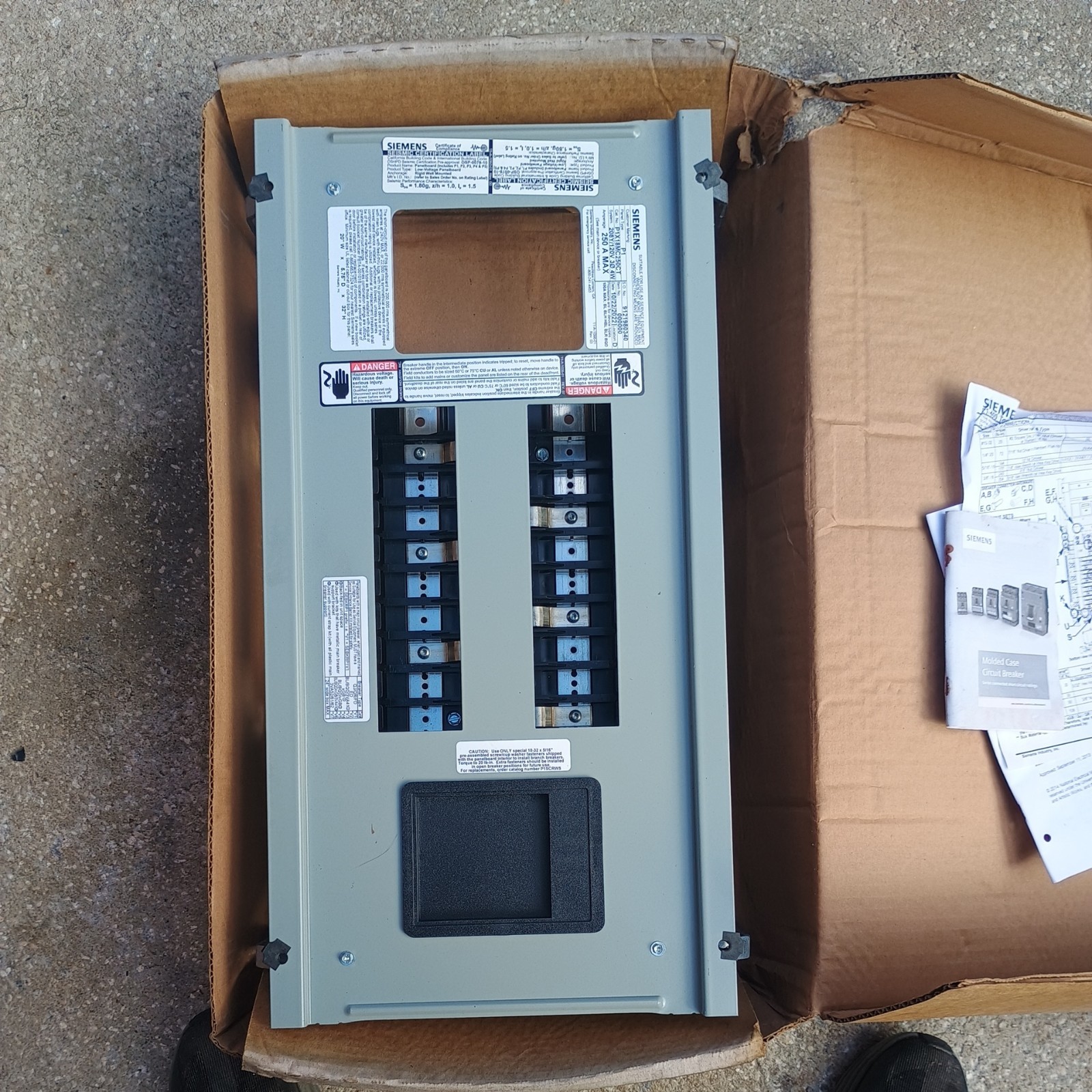 Siemens P1X18MC250CT  250A 18 Circuit 3PH 4W Panel Board Interior