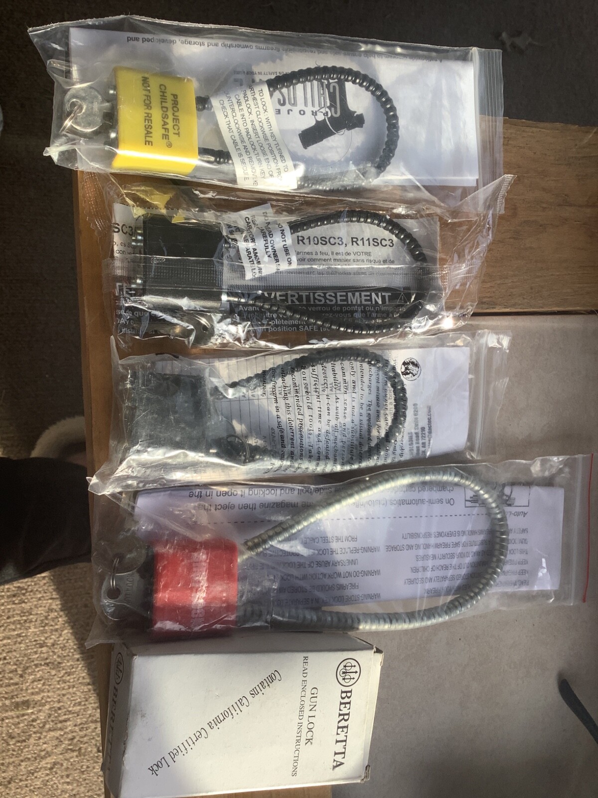 NEW IN BOX BLUE BERETTA 4 others GUN LOCK 5 total