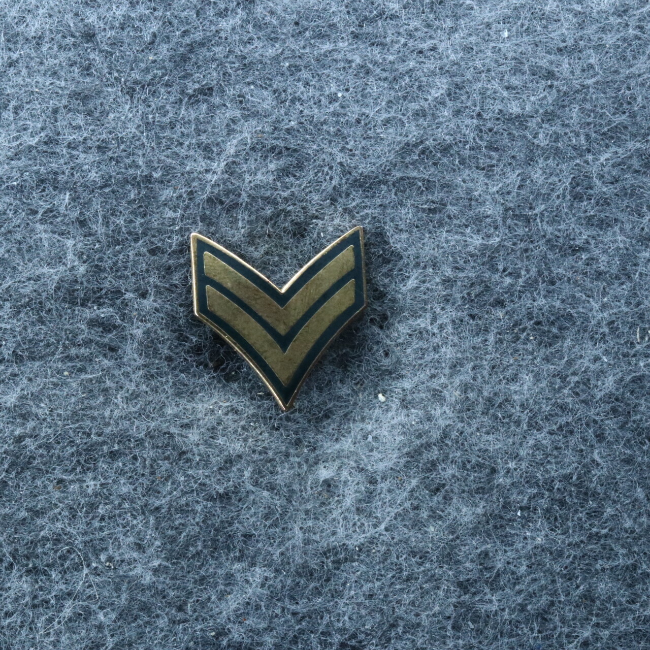 Military Hat Pin: U.S. Army E-4 Corporal Pin [1"]
