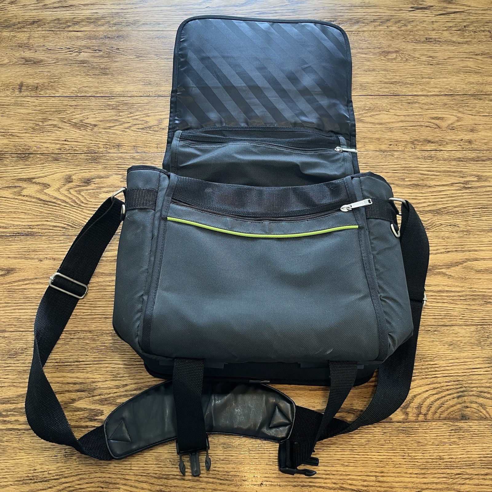 Original Microsoft Xbox Console Travel Carrying Case Backpack & Messenger Bag