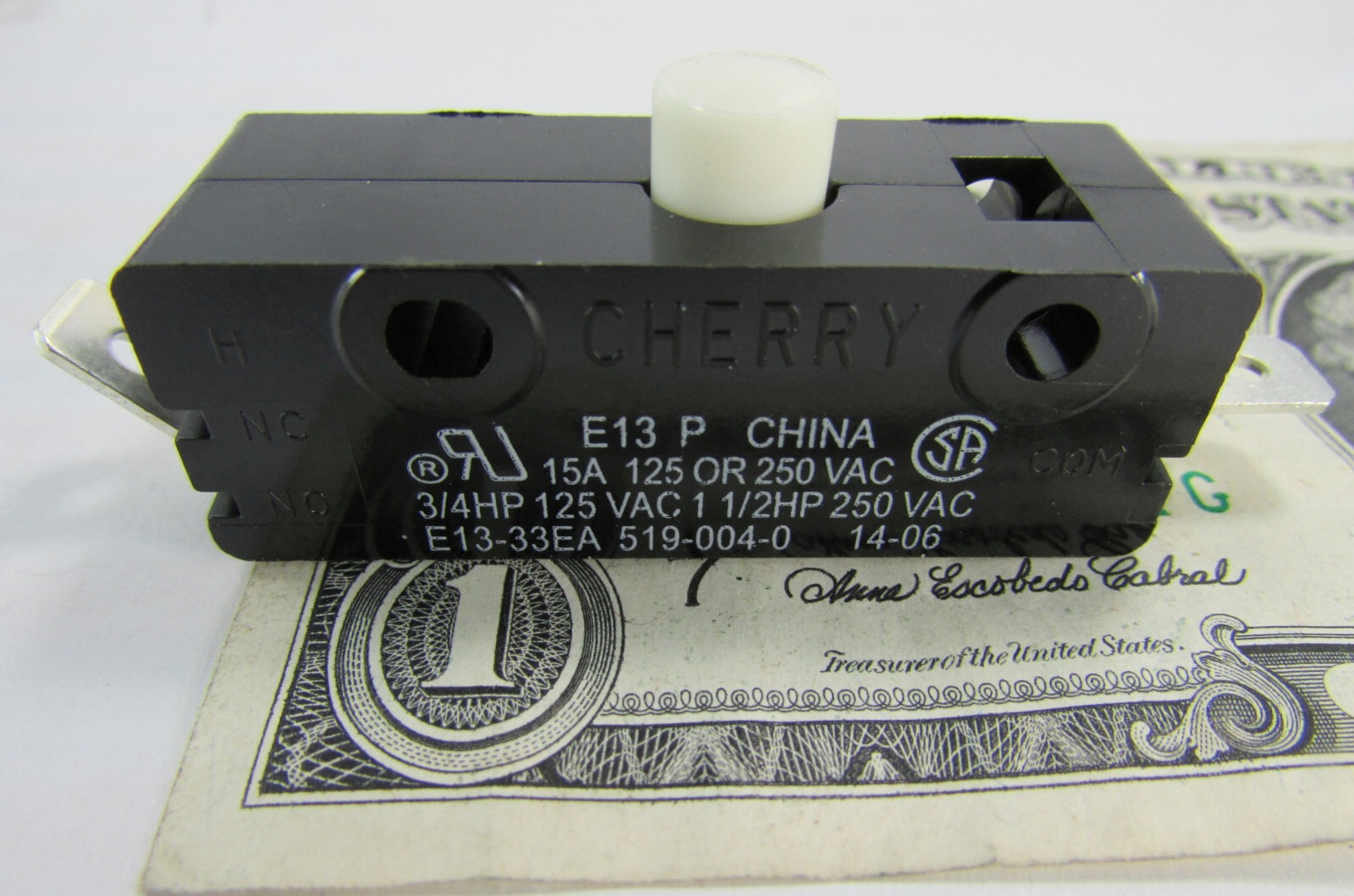 2 Cherry E13 15A Normally Open Snap Action Pushbutton Switch 125/250VAC E13-33EA