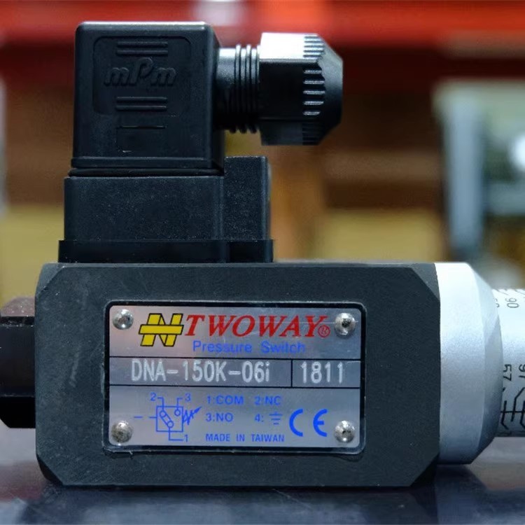1pcs TWOWAY Pressure Switch Relay DNA-150K-06i