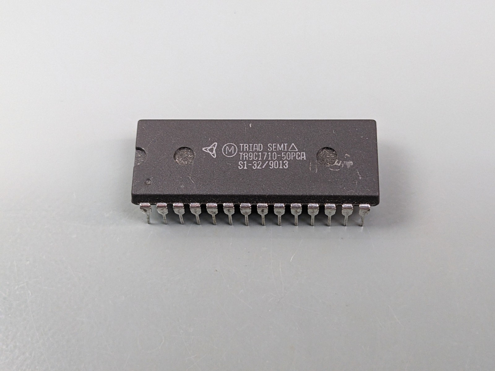 Music Semiconductor TR9C1710-50PCA Graphics Color Palette IC