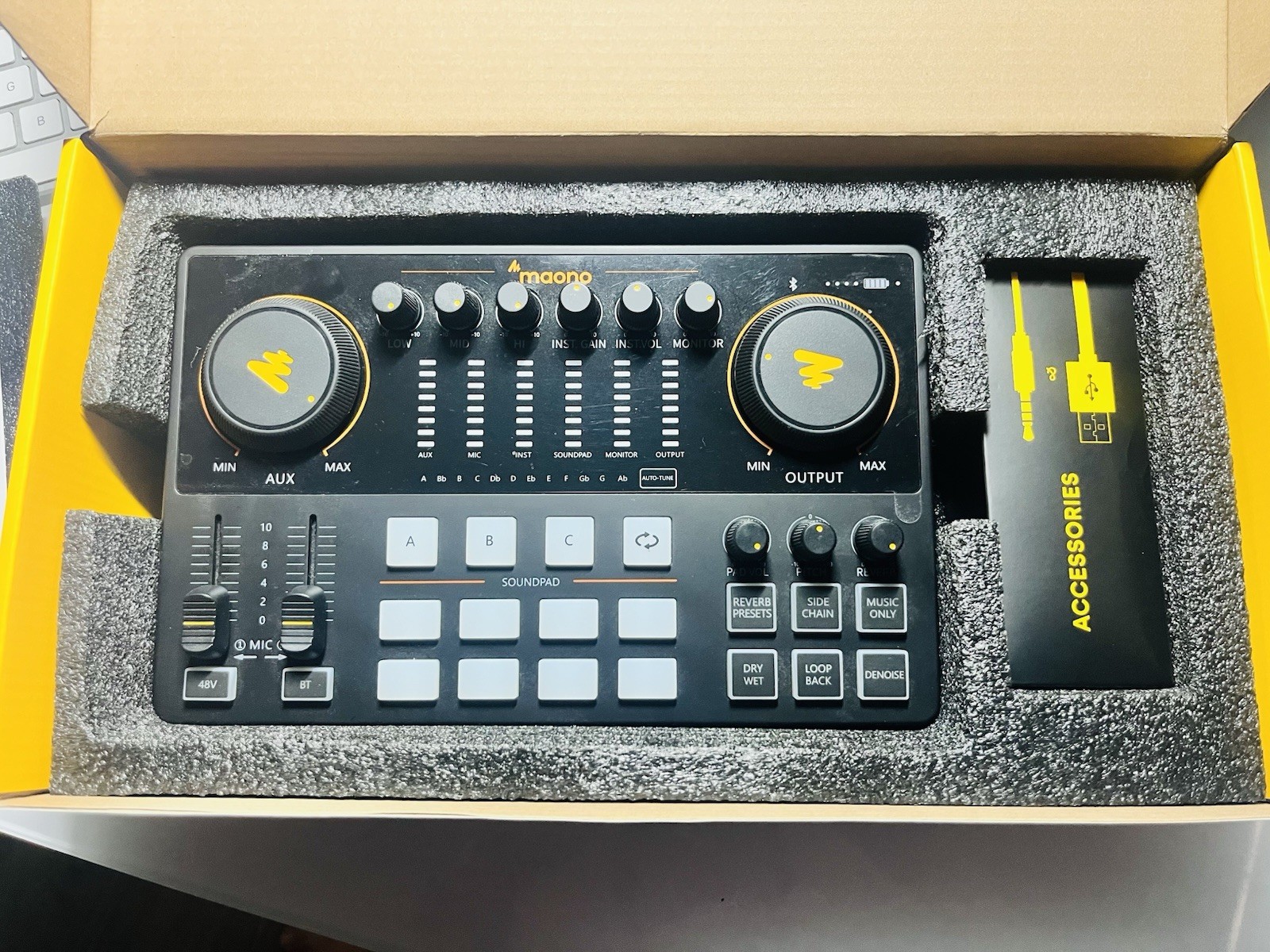 Maonocaster E2 Podcasting Console – Open Box