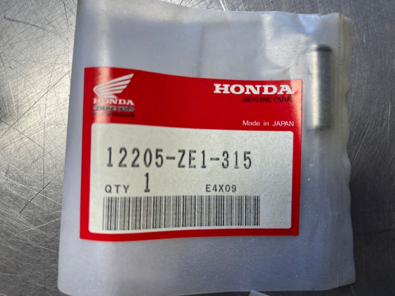 12205-ZE1-315  Genuine OEM HONDA   VALVE GUIDE   12205ZE1315  , 1899848
