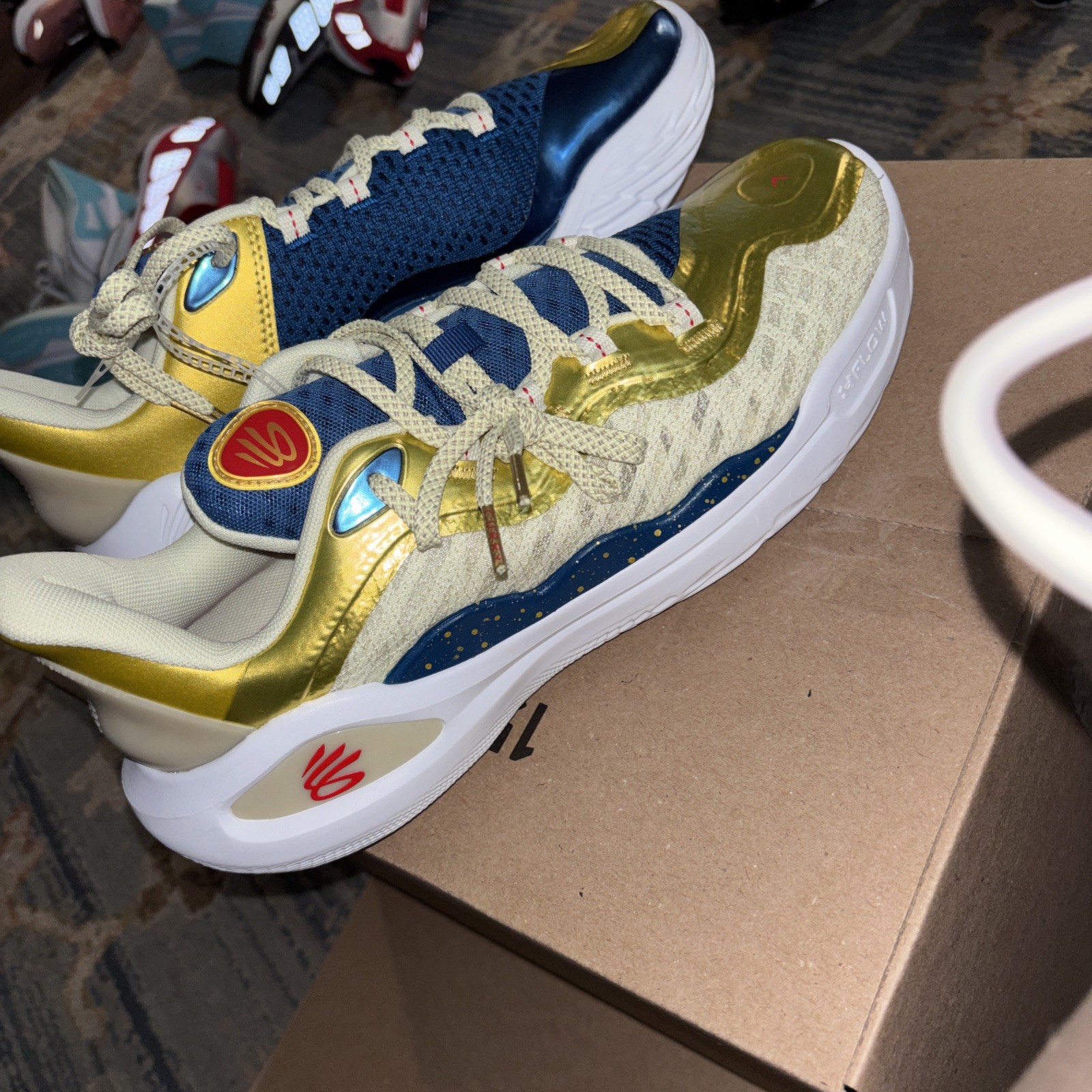 UNDER ARMOUR Curry Flow 11 Champion Mindset Basketball Shoes Mens 10 Gold