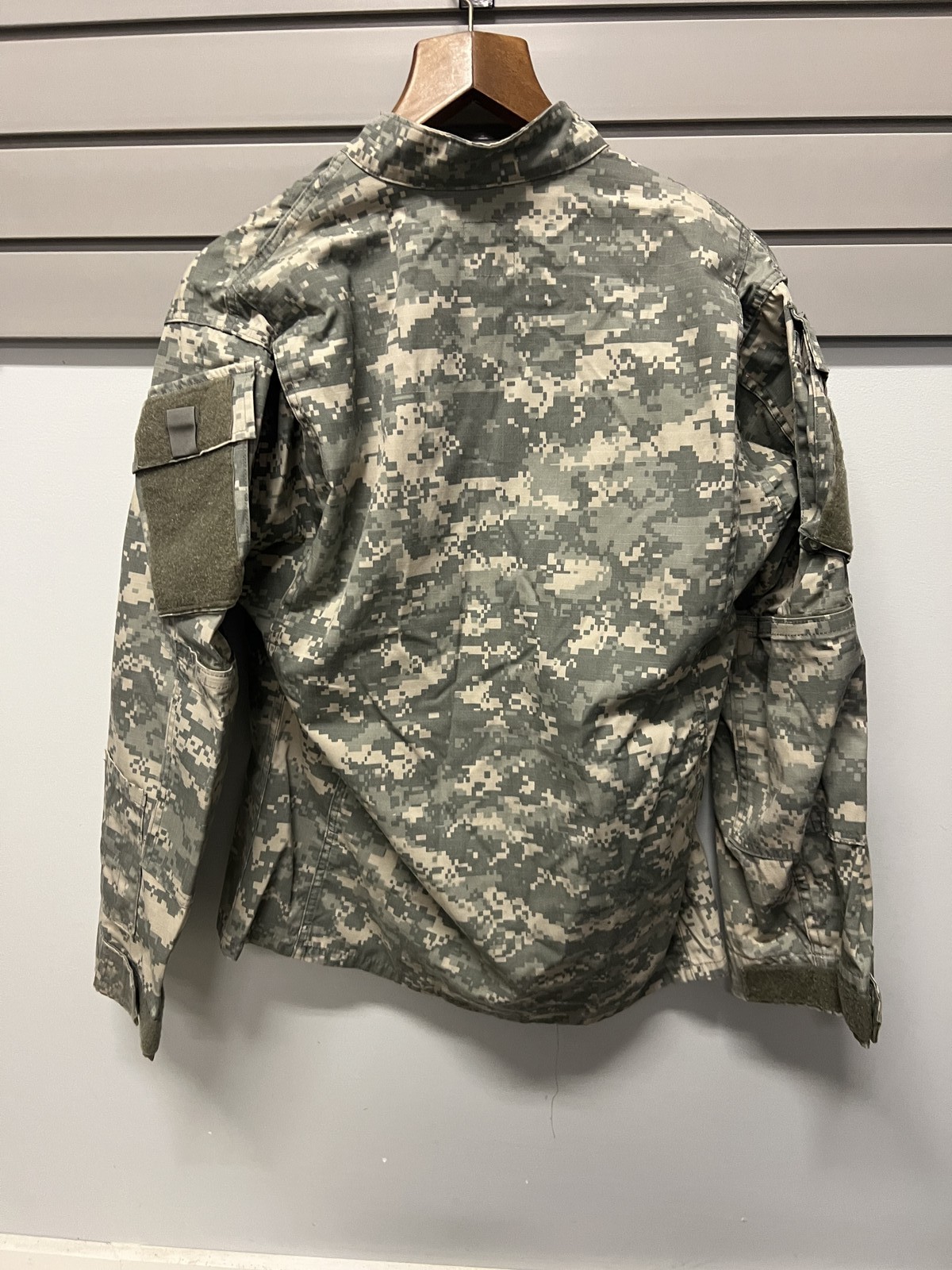 US Army ACU Combat Uniform Jacket UCP Digital Camo Small Regular ripstop mens