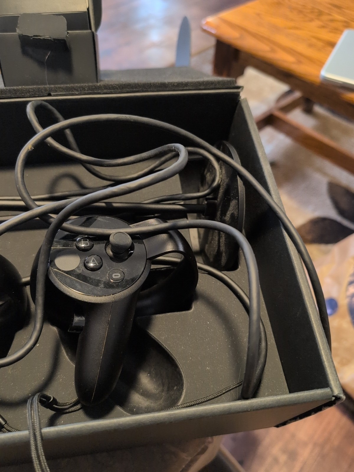 Oculus Rift CV1 Touch Controllers + Sensor In Box