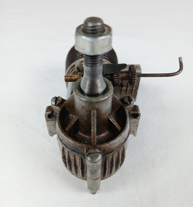 VINTAGE FORSTER 29 GLOW MODEL AIRPLANE ENGINE BROKEN REAR MOUNTS MISSING PARTS
