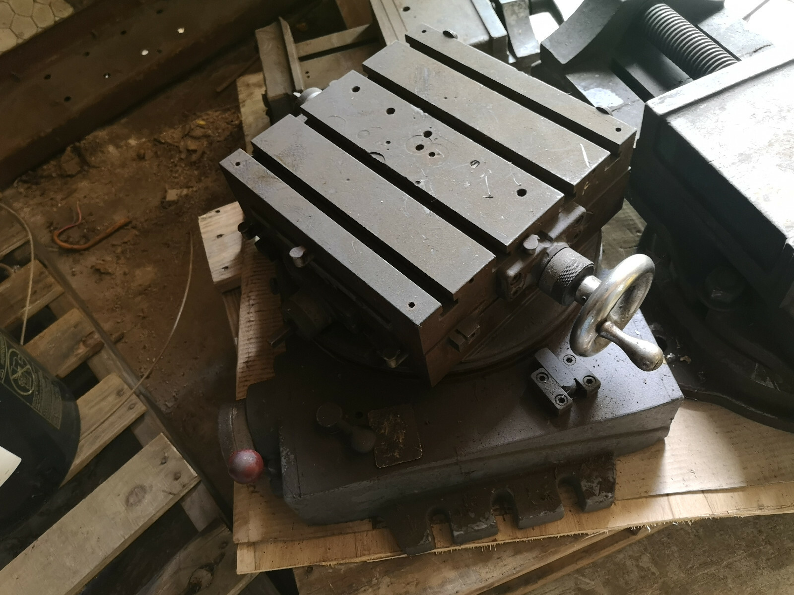 Advance 11x11 crossfeed table rotary so 3 axis table 301