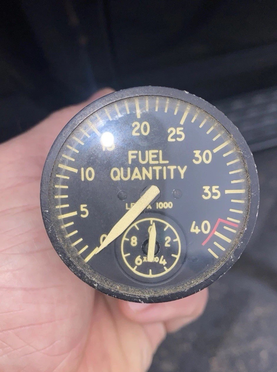AIRCRAFT GAUGE FUEL FLOW RATE INDICATION Avien Inc. Air Force Fuel Quantity ￼￼