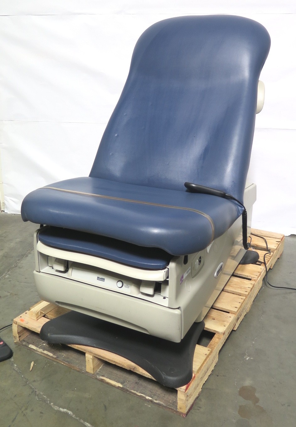 R203X71 Midmark 625 Procedural Chair w/ Hand & Foot Controls 625*395121