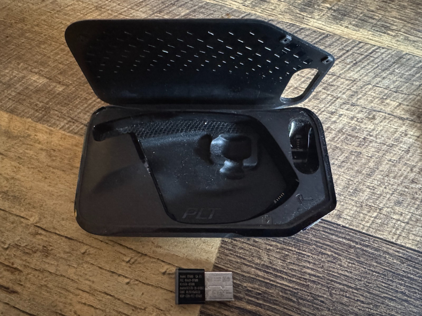 Poly / Plantronics Voyager 5200 with BT600 dongle and charging case