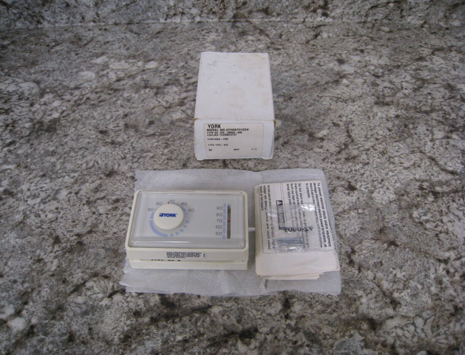 New White-Rodgers York 1F51-624 2TH08701024 025-29059-000 Cooling Thermostat
