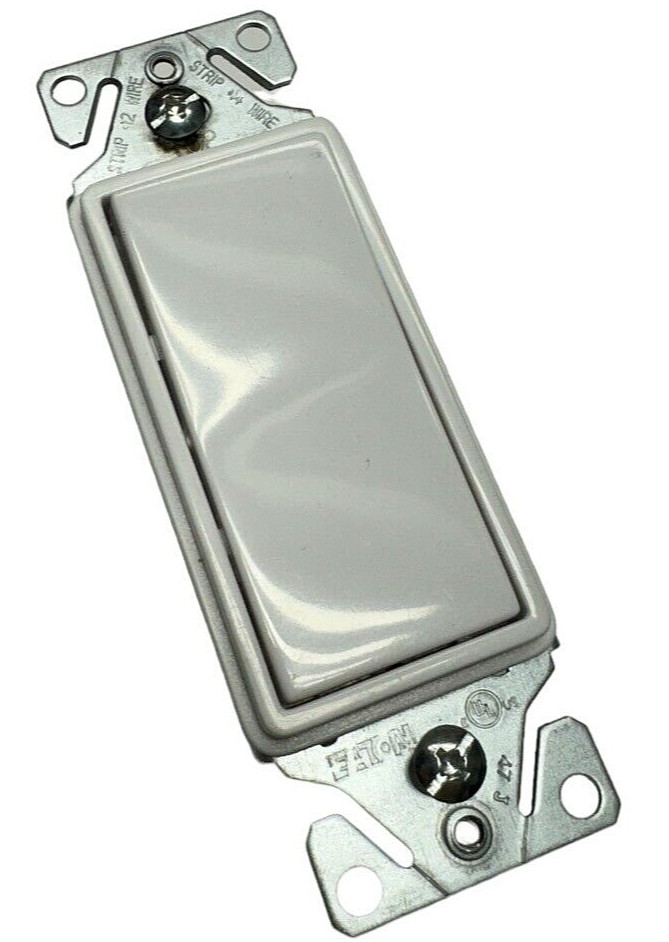 Eaton 7503W White Light Decorator Switch 3-Way, 15A, 125/277V **Free Shipping**