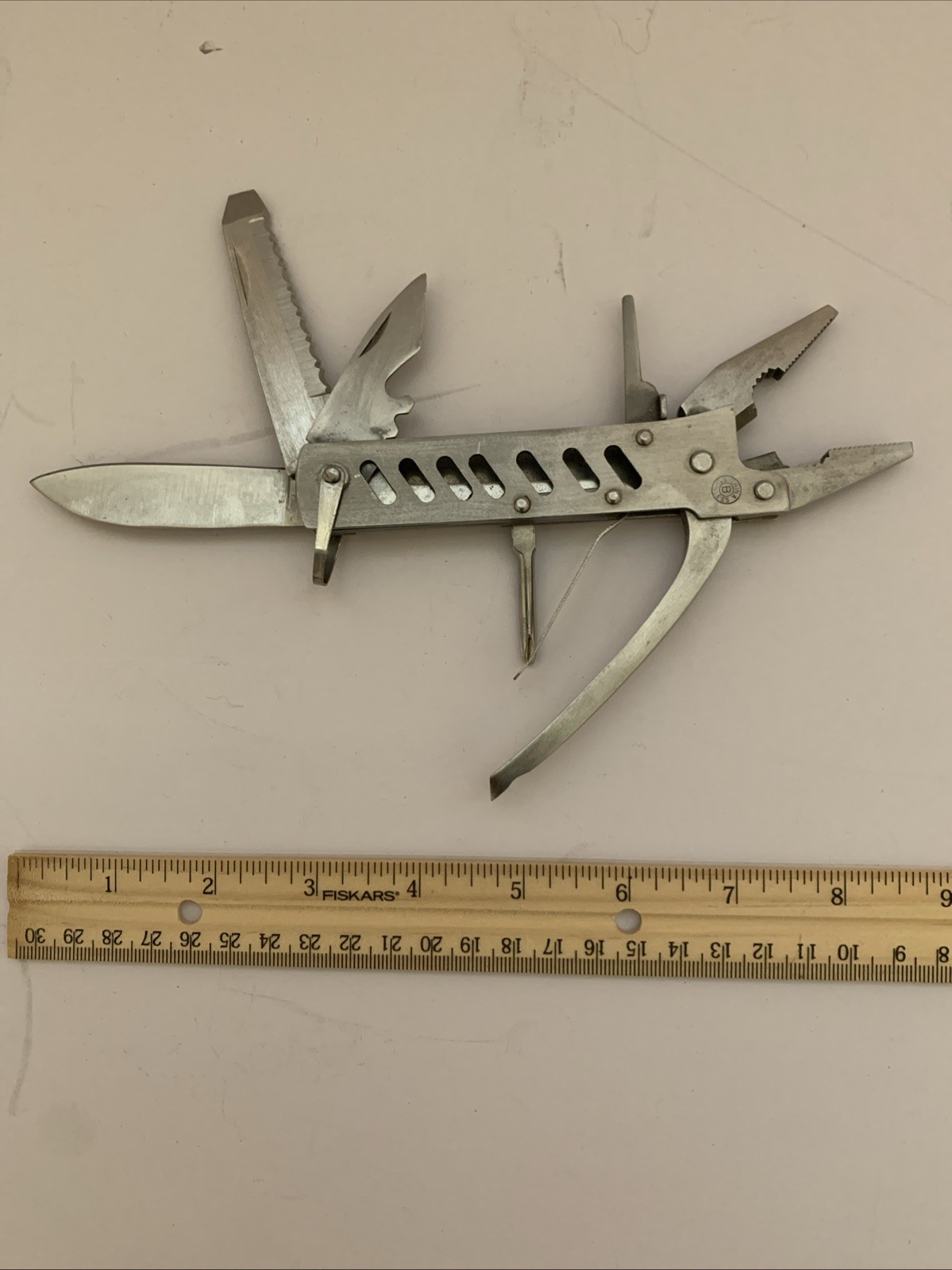 Texaco Multi-tool Pliers Plus 8 Tools. Folded 5.25” (file, Screw Driver,awl,etc)