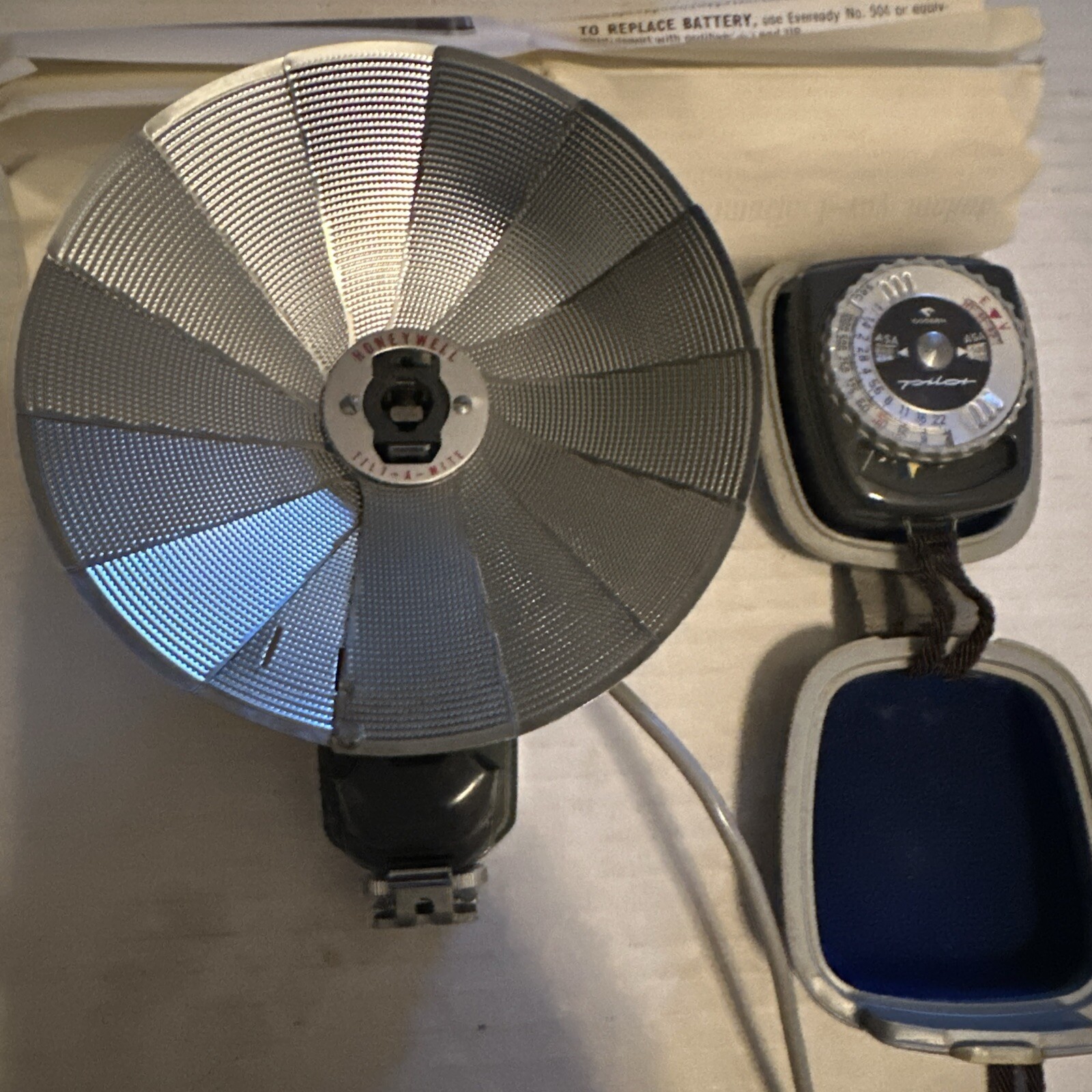 Vintage Honeywell Tilt-A-Mite Camera Flash Unit Fan Style & Gossen Pilot Light +