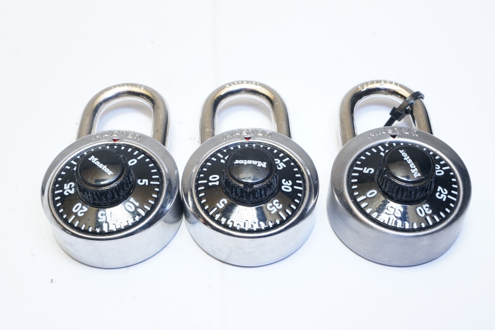 READ! New Lot of 3 Master Lock Combination Padlock 1525STK, Steel Ships FREE
