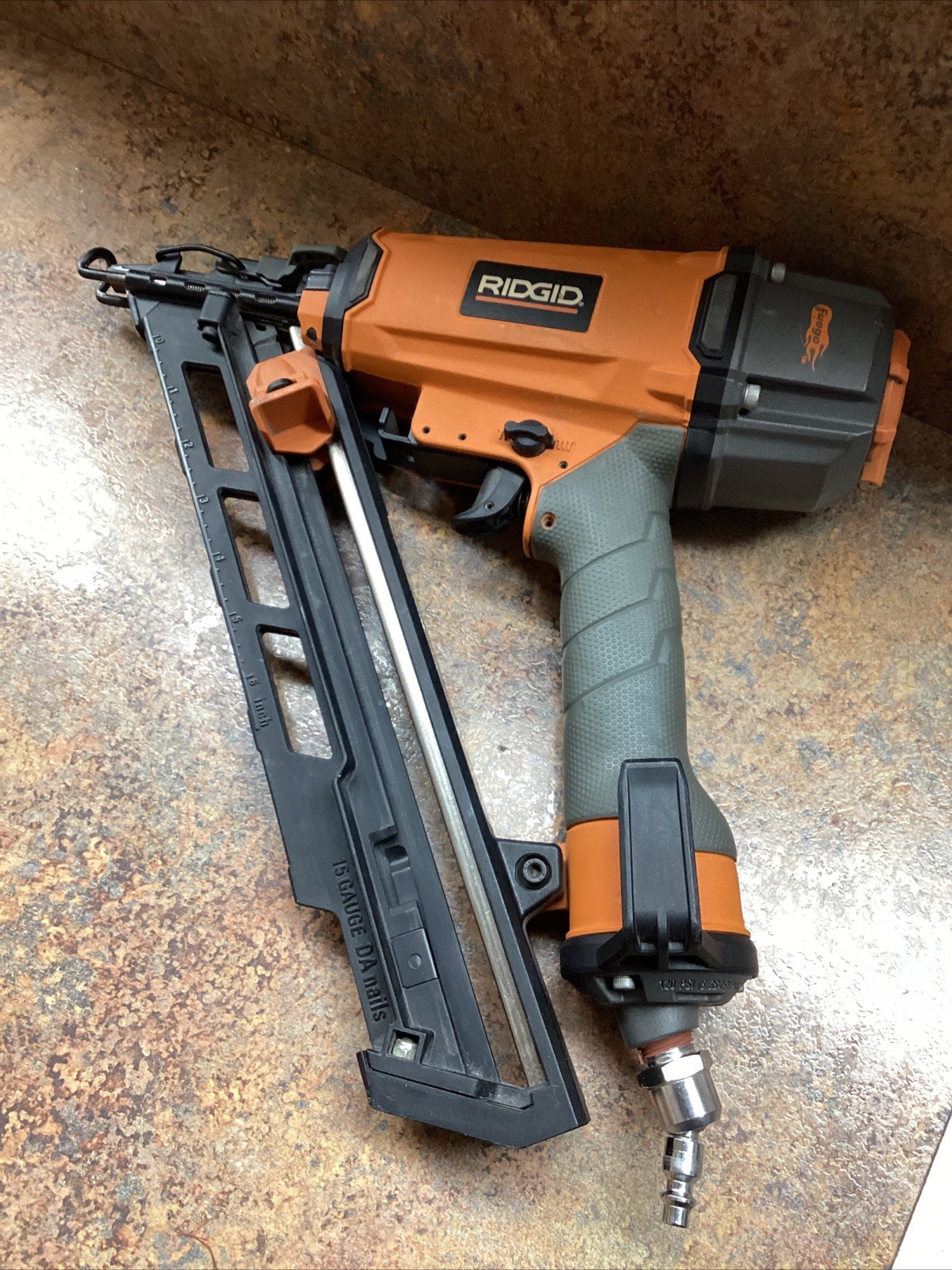 Ridgid R250AFE 15-Gauge Angled Finish Nailer