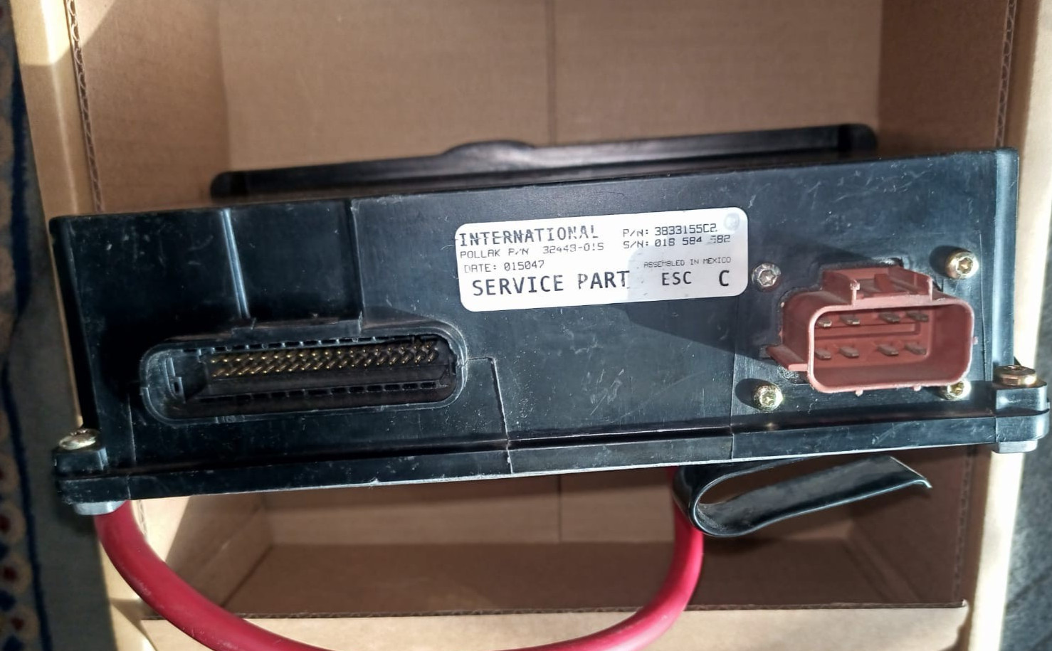 International 3833155C2 Control 018584582