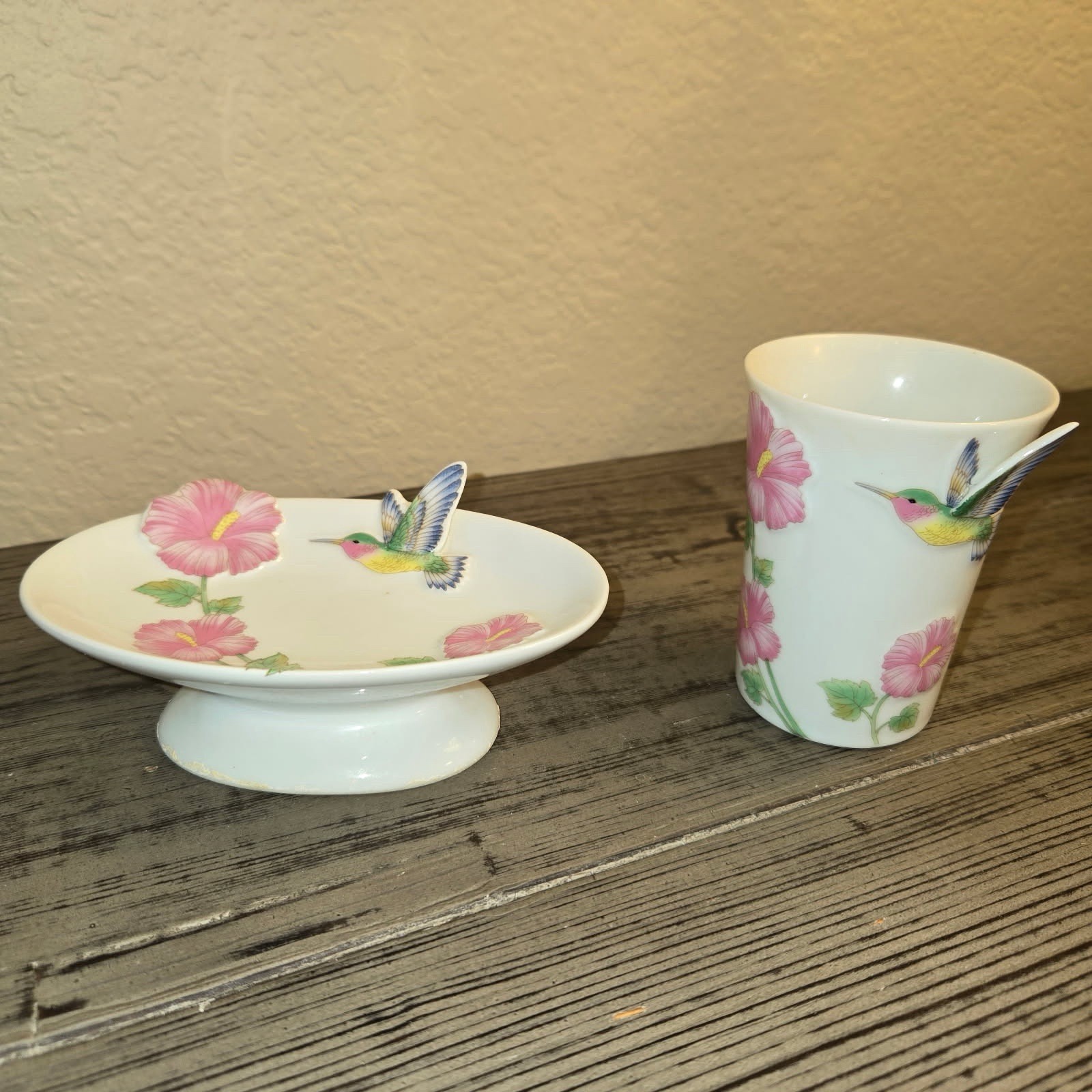 2PC SET Hummingbird bathroom soapdish & cup porcelain Made in USA 3D birds