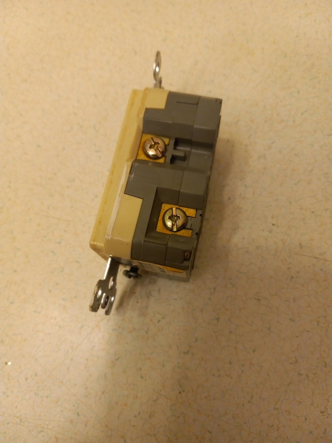 Leviton GFCI - 2 POLE - B219386 - USED