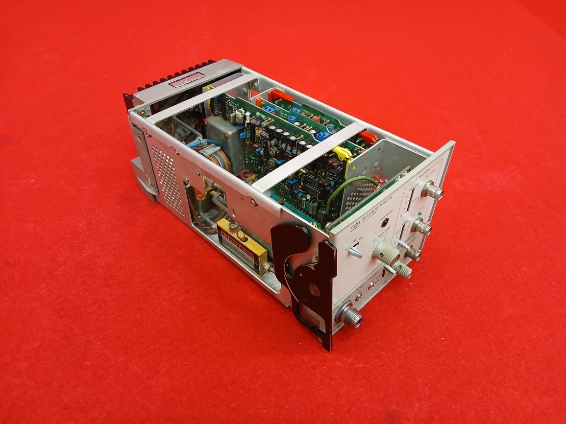 HP 86222B RF PLUG-IN (10MHz to 2.4GHz)